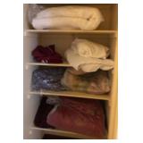 R - MIXED LOT OF BED LINENS (M77)