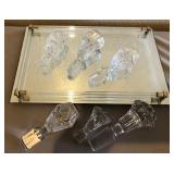 R - CRYSTAL BOTTLE STOPPERS & MIRRORED TRAY (P13)