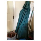 R - PATIO UMBRELLA, JUMPER CABLES, TOTE (P138)