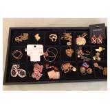 W - MIXED LOT OF COSTUME JEWELRY (L94)