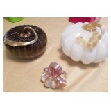 W - THREE ART GLASS PUMPKINS (L48)