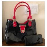 W - BLACK & RED PATENT LEATHER STYLE HANDBAG (M45)