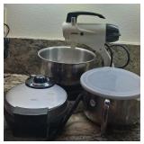 W - SUNBEAM MIXER & ACCESSORY, OSTER WAFFLE MAKER