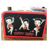 W - BETTY BOOK CASE WITH FASCINATOR HATS (M46)