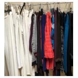 W - MIXED LOT OF WOMEN'S CLOTHING (M1)