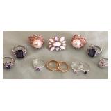 W - LOT OF COSTUME JEWELRY RINGS (L82)
