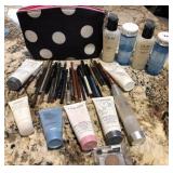 W - MIXED LOT OF COSMETICS & ZIP POUCH (K35)