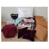 W - MIXED LOT OF PILLOWS & THROW BLANKETS (E9)