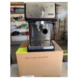 W - DeLONGHI COFFEE/ESPRESSO MACHINE (G21)