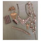 W - MIXED LOT OF COSTUME JEWELRY (L104)