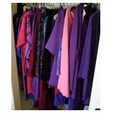 W - MIXED LOT OF WOMEN'S CLOTHING SIZES XL/1X (E26