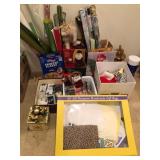 W - CHRISTMAS GIFT WRAP & DECORATIONS (B82)