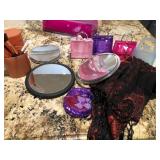 W - COSMETICS, MIRRORS, GIFT BAGS (K42)