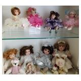 W - MIXED LOT OF COLLECTIBLE DOLLS (E8)