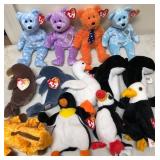 W - LOT OF TY COLLECTIBLES (B162)