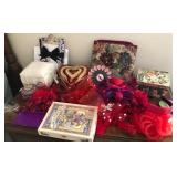 W - DECORATIVE BOXES, RED HATS, PHOTO FRAME (M30)
