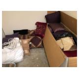 W - LOT OF ACCENT PILLOWS & QUILT (B108)