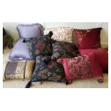 W - MIXED LOT OF ACCENT PILLOWS (E25)