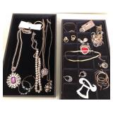 W - MIXED LOT OF COSTUME JEWELRY (L105)