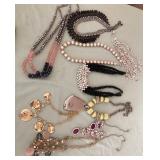 W - MIXED LOT OF COSTUME JEWELRY (L97)