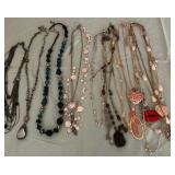 W - MIXED LOT OF COSTUME JEWELRY (L79)