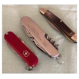W - THREE COLLECTIBLE POCKET KNIVES (L116)