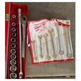 W - LOT OF HAND TOOLS (G12)