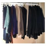 W - MIXED LOT OF WOMEN'S CLOTHING SIZE L/XL (M11)