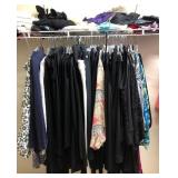 W - MIXED LOT OF WOMEN'S CLOTHING (M4)