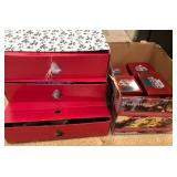 W - LOT OF CHRISTMAS TREE ORNAMENTS (B89)