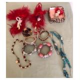 W - MIXED LOT OF COSTUME JEWELRY (L102)