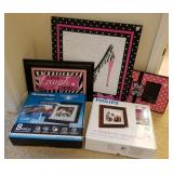 W - DIGITAL FRAMES, WALL DECOR, BATHROOM DECOR