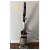 D - SHARK LIFT-AWAY UPRIGHT VACUUM CLEANER (L152)