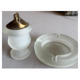 R - FROSTED GLASS TABLE LIGHTER & ASHTRAY (P118)