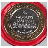 4 QUEENS CASINO - $10 .999 SILVER TOKEN (551 C57)