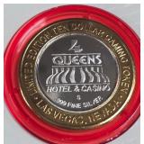 4 QUEENS CASINO - $10 .999 SILVER TOKEN (551 C65)