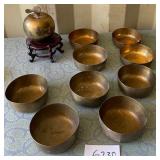 487 - VINTAGE BRASS APPLE & BOWLS (G230)