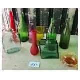 487 - MIXED LOT OF GLASS VASES & BOTTLES (A80)