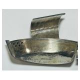 A LARGE STERLING SILVER PENDANT 13.90GRS