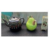 487 - TWO COLLECTIBLE TEAPOTS & VASE (G265)