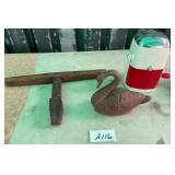 487 - VINTAGE ICE CRUSHER, SWAN (A116)