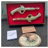 487 - VINTAGE AVON COLOGNE SET & PLAQUE (G258)