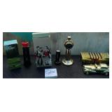 487 - MIXED LOT OF COLLECTIBLES (G256)