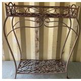 487 - VINTAGE METAL PLANT STAND (G141)