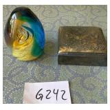 487 - ART GLASS PAPERWEIGHT & TRINKET BOX (G242)