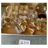487 - BOTTLE STOPPERS, MINI ASHTRAYS, PAPERWEIGHTS