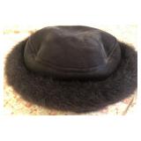 J5 - FAUX FUR-TRIMMED HAT (M10)