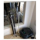 J5 - POOL CLEANER, CAMERA TRIPOD (K21)