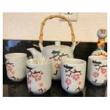 J5 - JAPANESE-STYLE PORCELAIN TEA SET (K7)