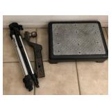 J5 - TRAILER HITCH, TRIPOD, HALF-STEP PLATFORM